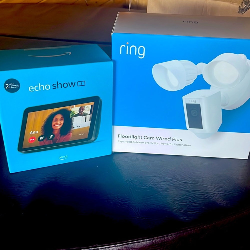 Ring Floodlight cam wired plus & echoshow 8